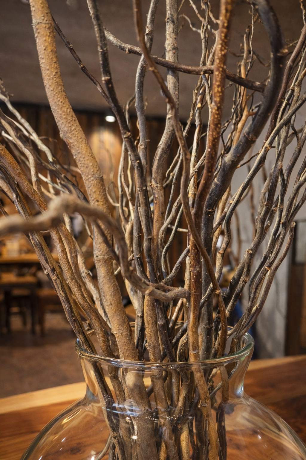 Jarrón de Vidrio con Ramas Naturales