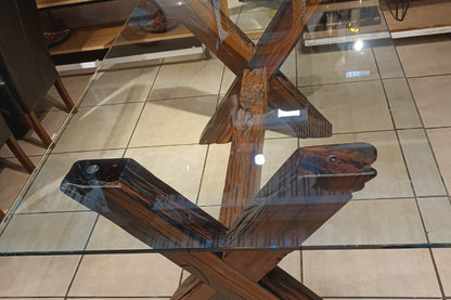 Mesa de Comedor Vidrio Cross & Durmiente de Tren