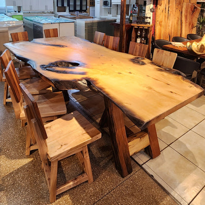 Mesa de comedor grande de ciprés pieza única de madera nativa