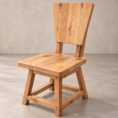 Silla de comedor fabricada completamente en madera de lenga