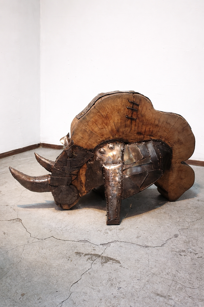 Rinoceronte Decorativo en Madera Nativa y Fierro